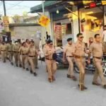 सेलाकुई क्षेत्र में पुलिस द्वारा अर्धसैनिक बलों के साथ किया फ़्लैग मार्च, माहौल बिगाड़ने का प्रयास करने वालो को कड़ी कार्यवाही दी चेतावनी